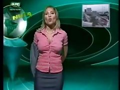 Perverted биеэ түүх Тачаангуй шаргал угаалгын өрөөнд