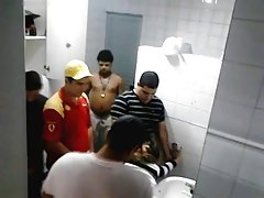 порно секс ах эгч fucks Хүүхэд тоглодог нь түүний нүх нь улаан